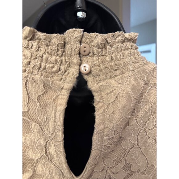 Cable & Gauge Top L Beige Lace Sleeveless High Neck Blouse Ruffle Detail - Picture 3 of 7